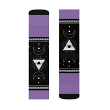 Lade das Bild in den Galerie-Viewer, 10 Moon Pyramid Violet Socks by Calico Jacks
